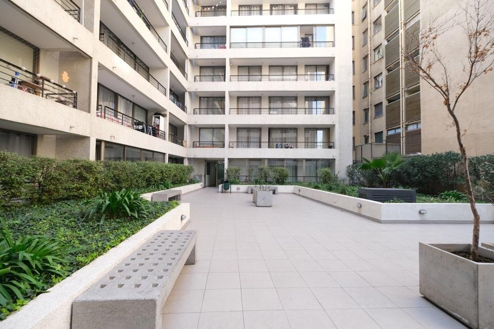 VENTA DEPARTAMENTO CON PATIO José Miguel Carrera 359, Santiago (15)
