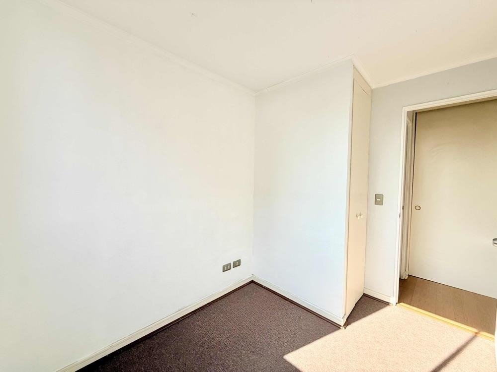 venta departamento 3 dormitorios con estacionamiento en santiago – portugal – metro irarrazaval (19)